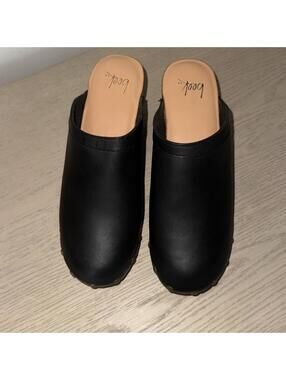 NEW Beek Woodpecker Leather Clog Womens Black With Brass Studs Size 9